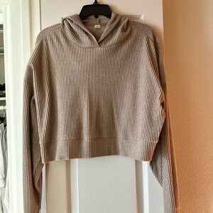 Alo yoga cropped hoodie and jogger set size medium